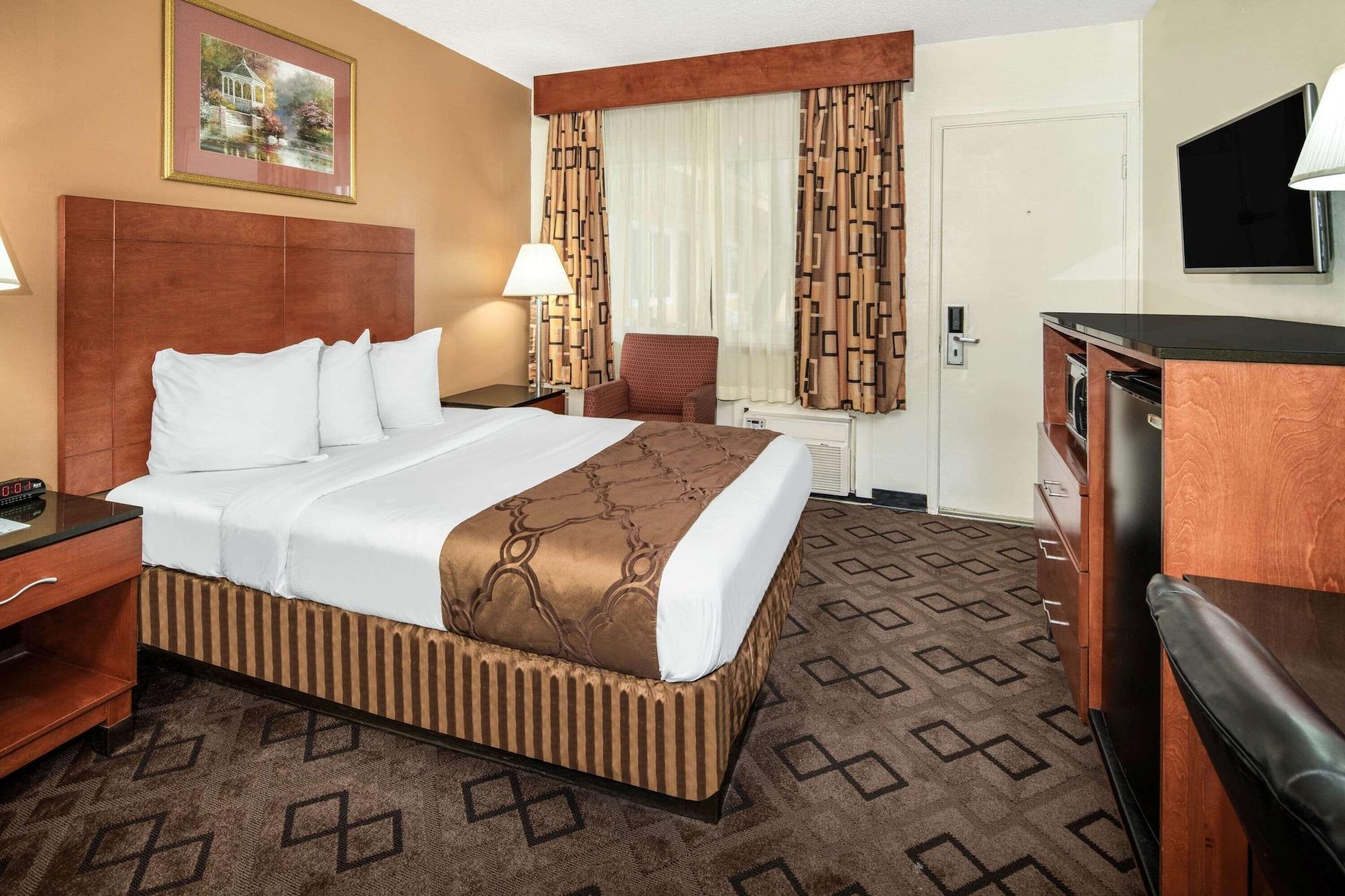 Travelodge By Wyndham Burbank-Glendale Εξωτερικό φωτογραφία